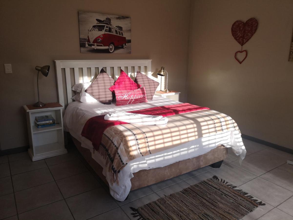 Mackenzies Accommodation East London Esterno foto