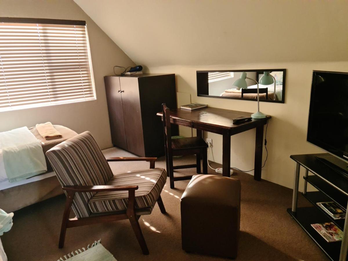 Mackenzies Accommodation East London Esterno foto