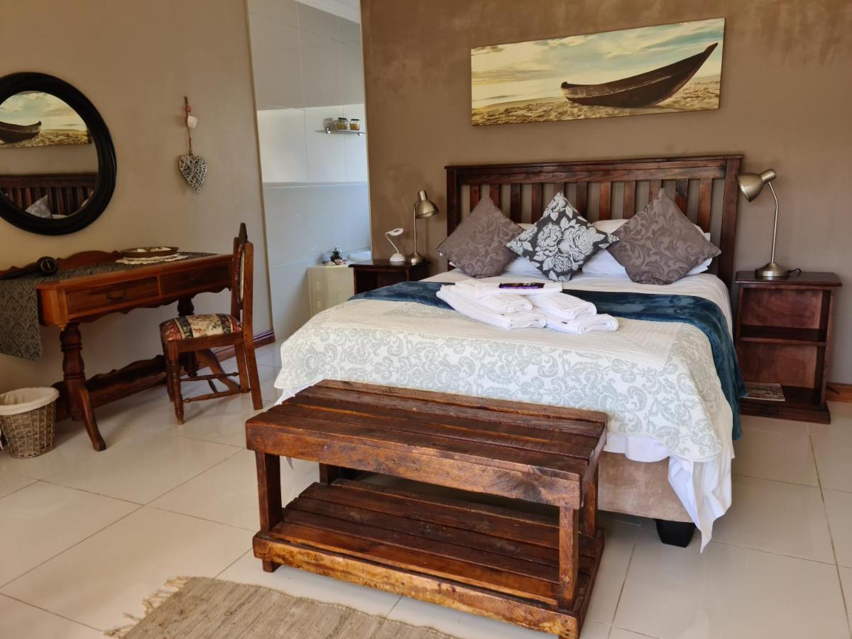 Mackenzies Accommodation East London Esterno foto
