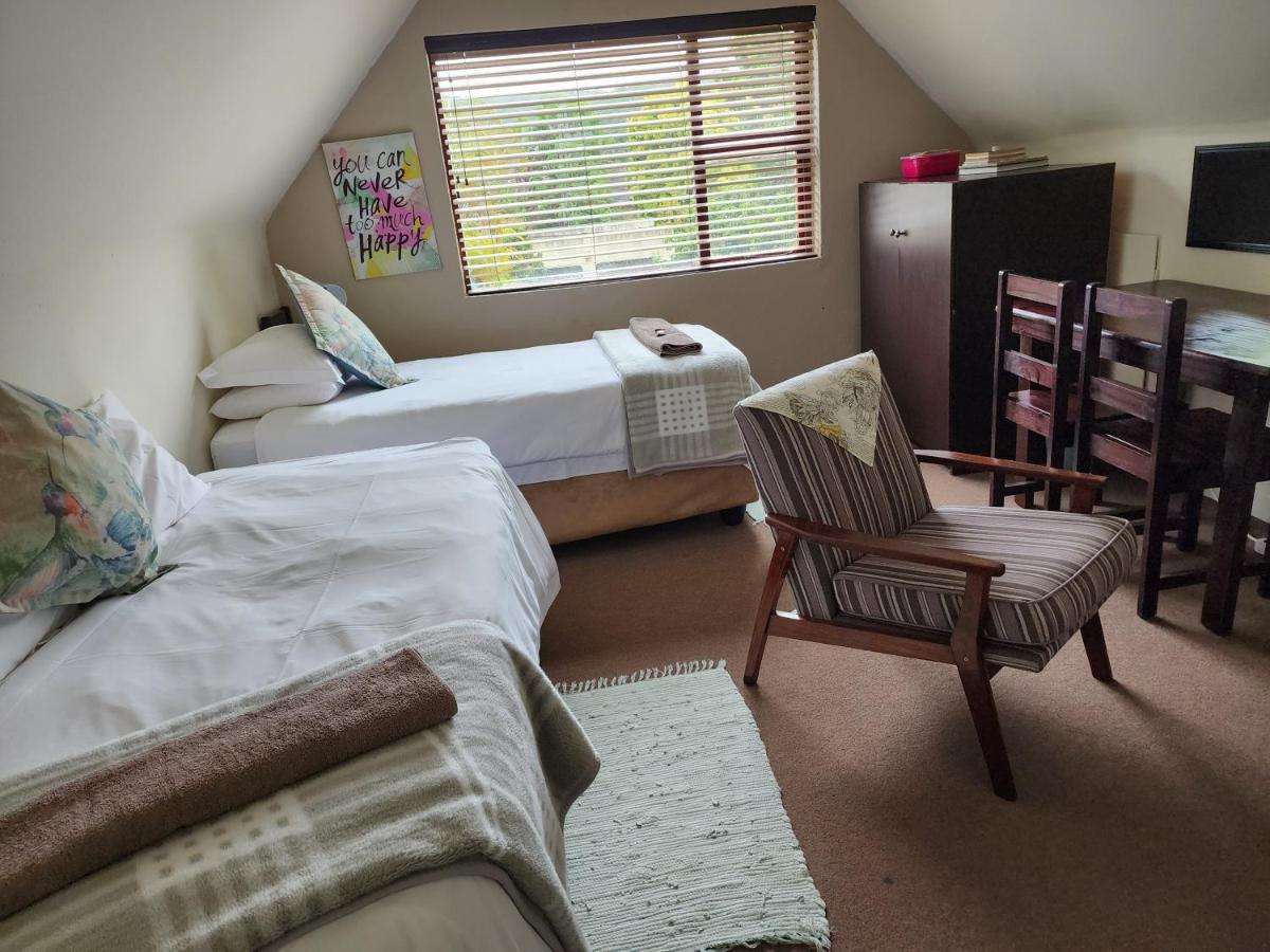 Mackenzies Accommodation East London Esterno foto