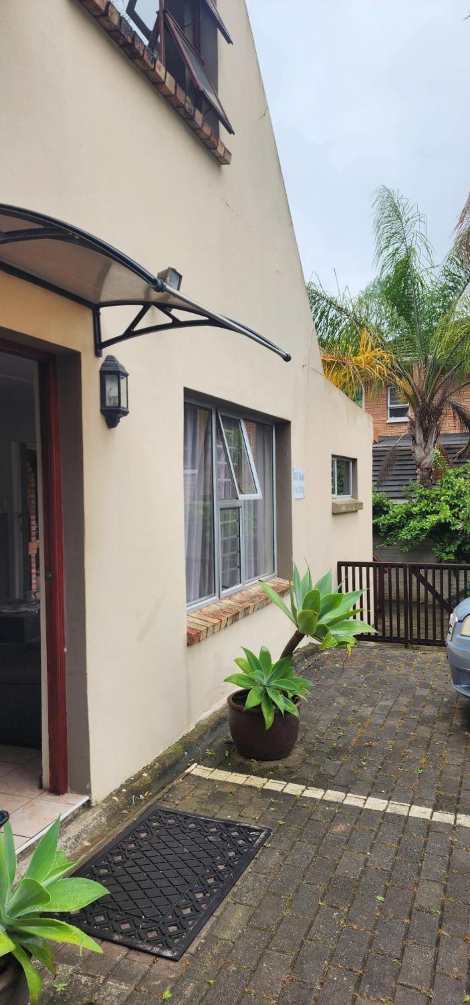 Mackenzies Accommodation East London Esterno foto