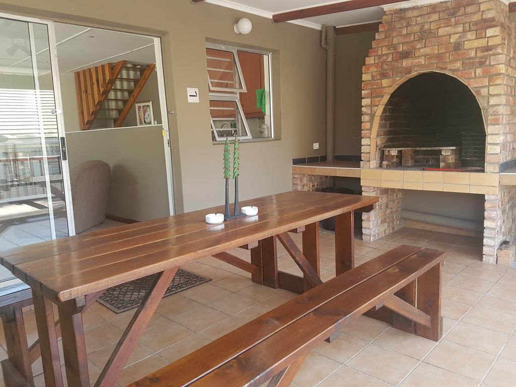 Mackenzies Accommodation East London Esterno foto
