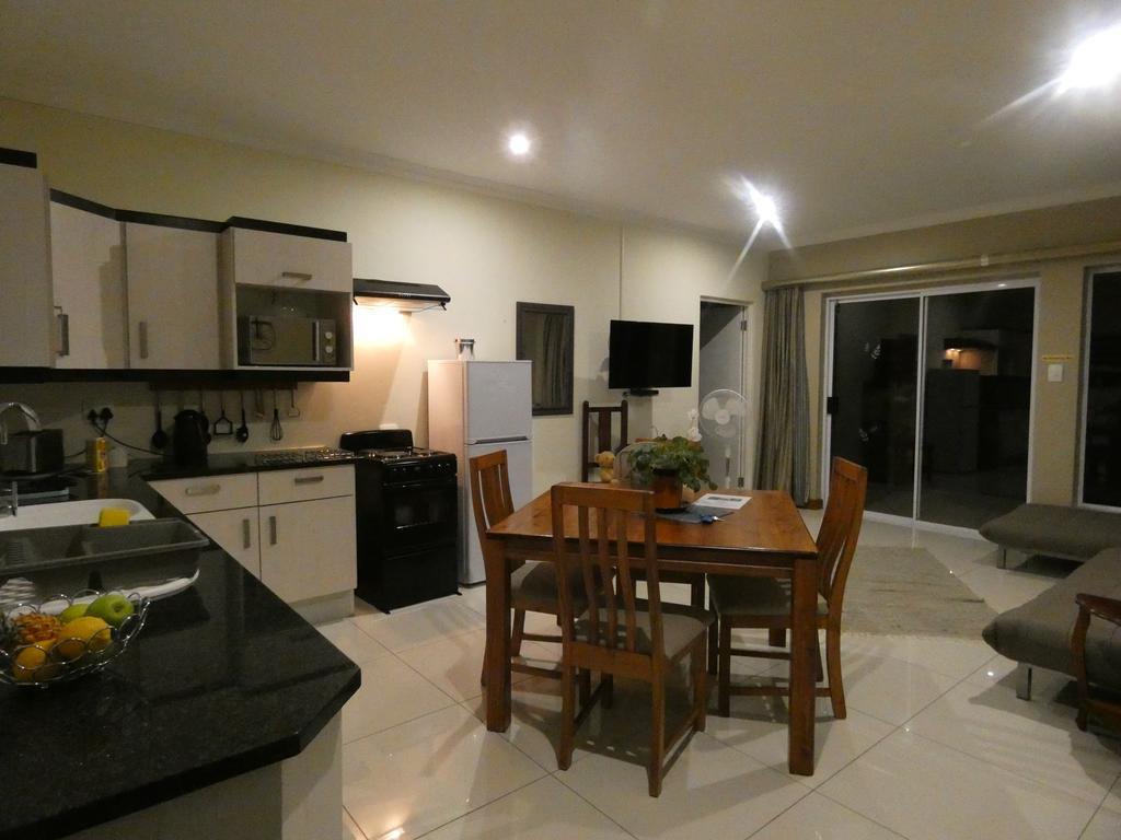 Mackenzies Accommodation East London Esterno foto